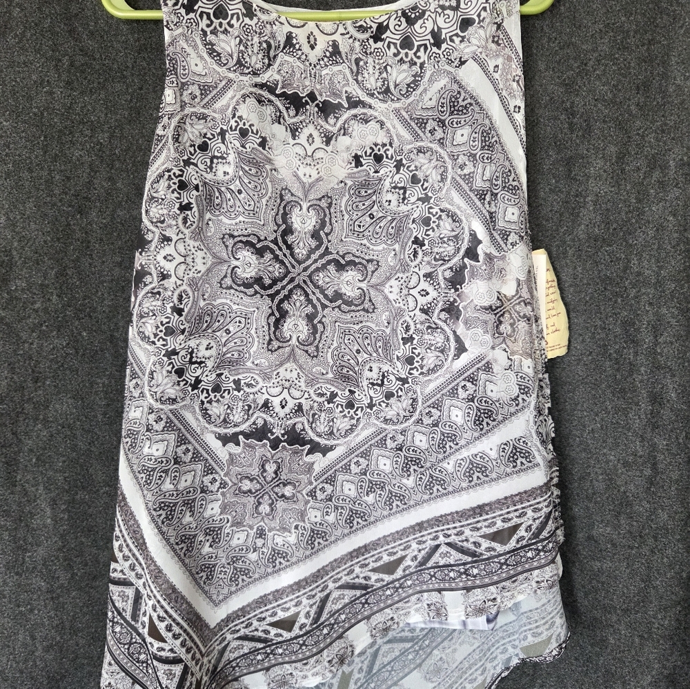 ONE WORLD DEEP NAVY and White Paisley Print Top